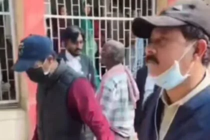 समस्तीपुर: चर्चित आयत खान हत्याकांड के आरोपी पूर्व मुखिया समेत दो ने किया सरेंडर, भेजे गए जेल 19