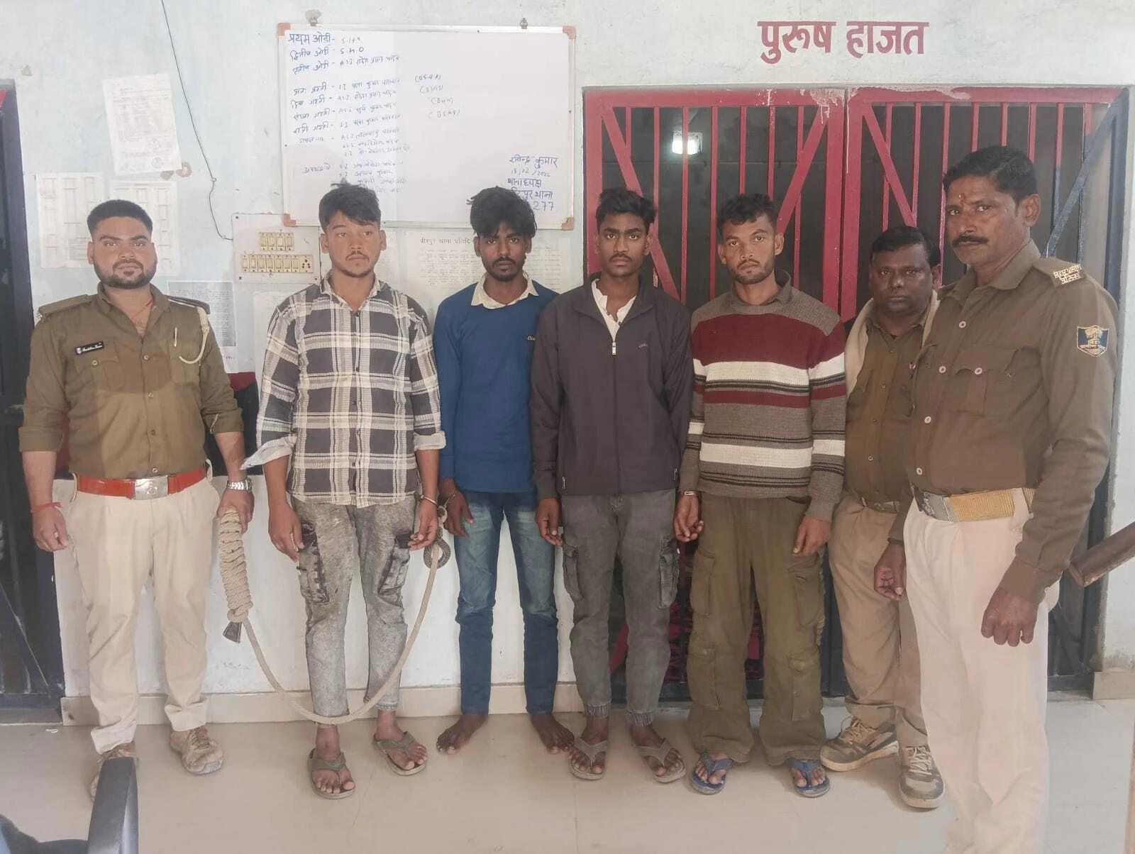 वीरपुर पुलिस की बड़ी कार्रवाई, घास काटने गई किशोरी से छेड़खानी करने वाले चार मनचले गिरफ्तार, भेजे गए जेल 11