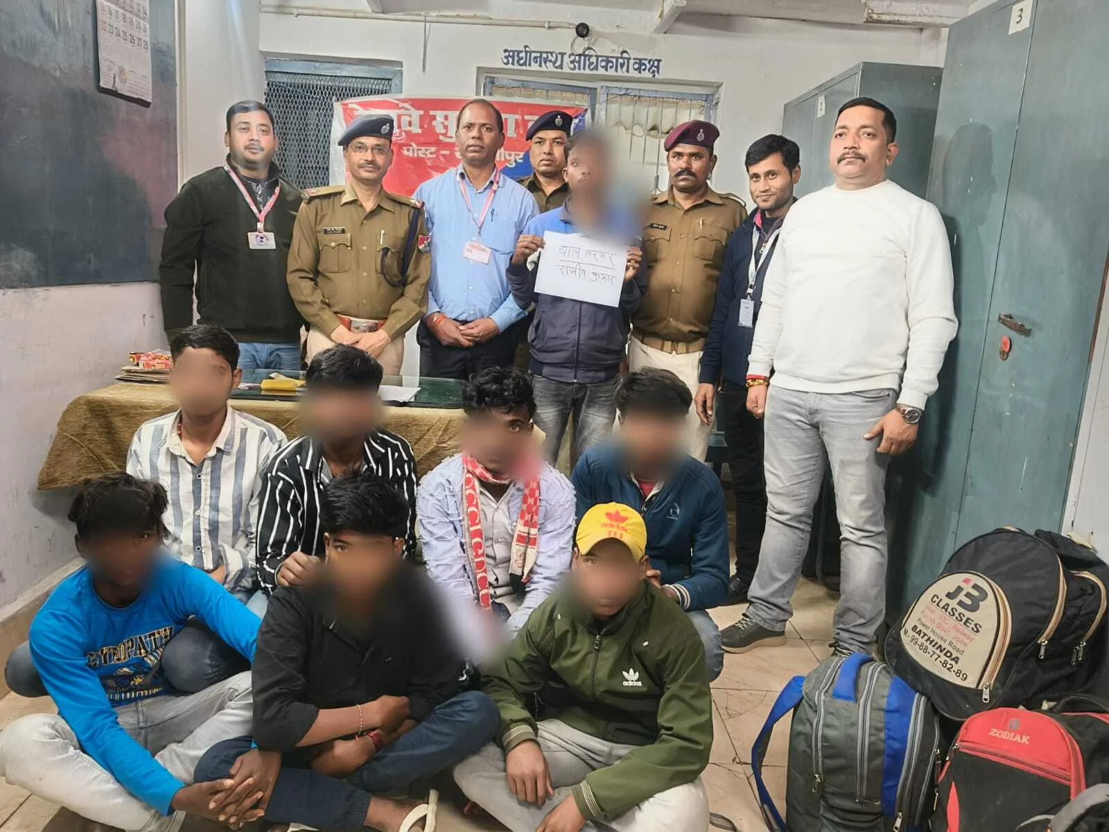 समस्तीपुर स्टेशन पर 'ऑपरेशन आहट' का बड़ा एक्शन: 7 मासूमों को तस्करों के चंगुल से छुड़ाया, एक गिरफ्तार 9