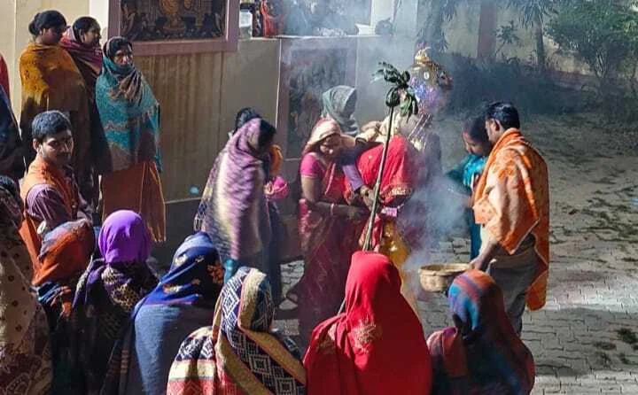 वीरपुर में समाजसेवी बिपिन कुमार सिंह ने निजी खर्च से कराई गरीब कन्या की शादी, क्षेत्र में हो रही प्रशंसा 2