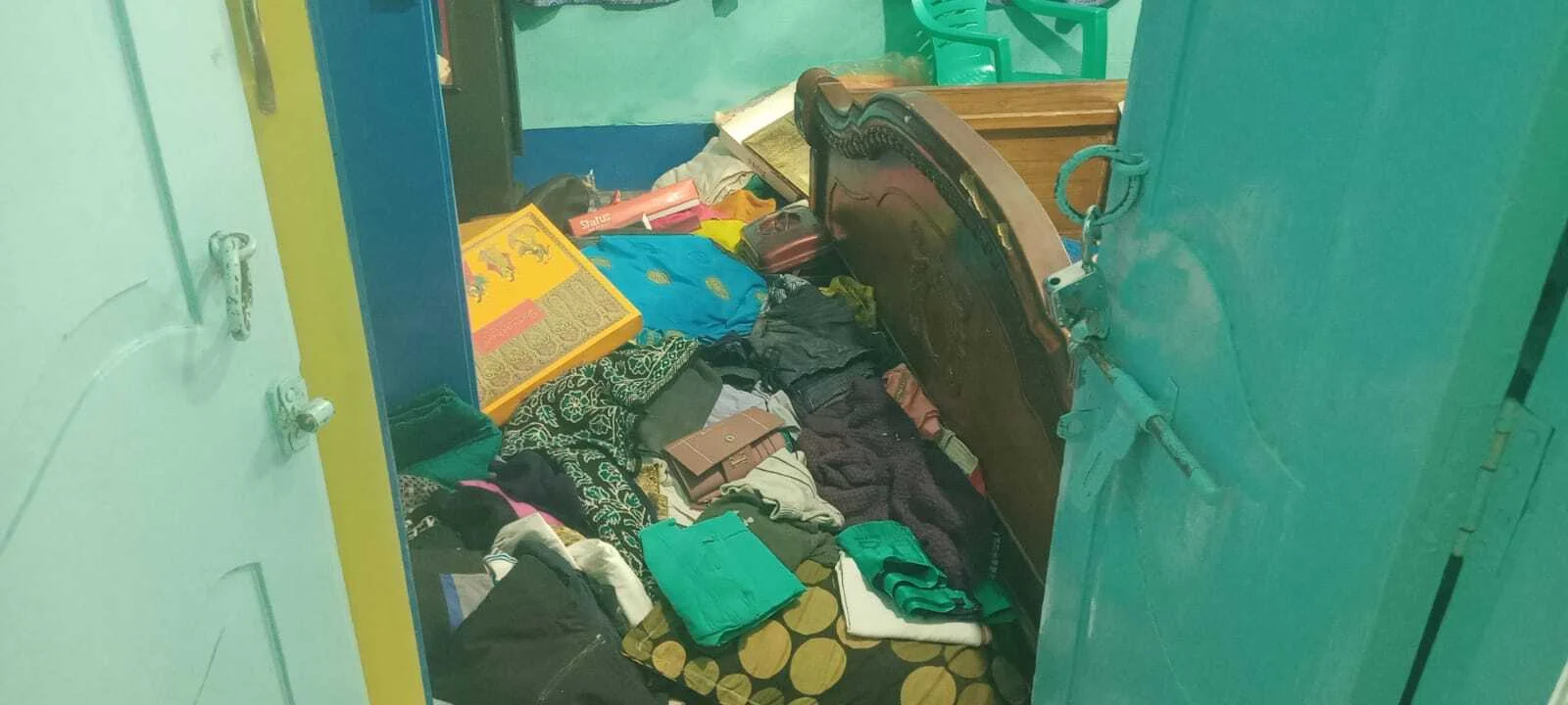 ​वीरपुर में सूने घर में अज्ञात चोरों  ने 1.30 लाख नगदी समेत 25 लाख के जेवरातों की चोरी,क्षेत्र में दहशत 3