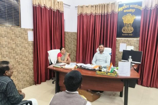 समस्तीपुर: विधायक अश्वमेघ देवी और एसडीओ दिलीप कुमार ने की जनसमस्याओं पर की बड़ी बैठक,जनता की समस्याओं का होगा त्वरित समाधान 1