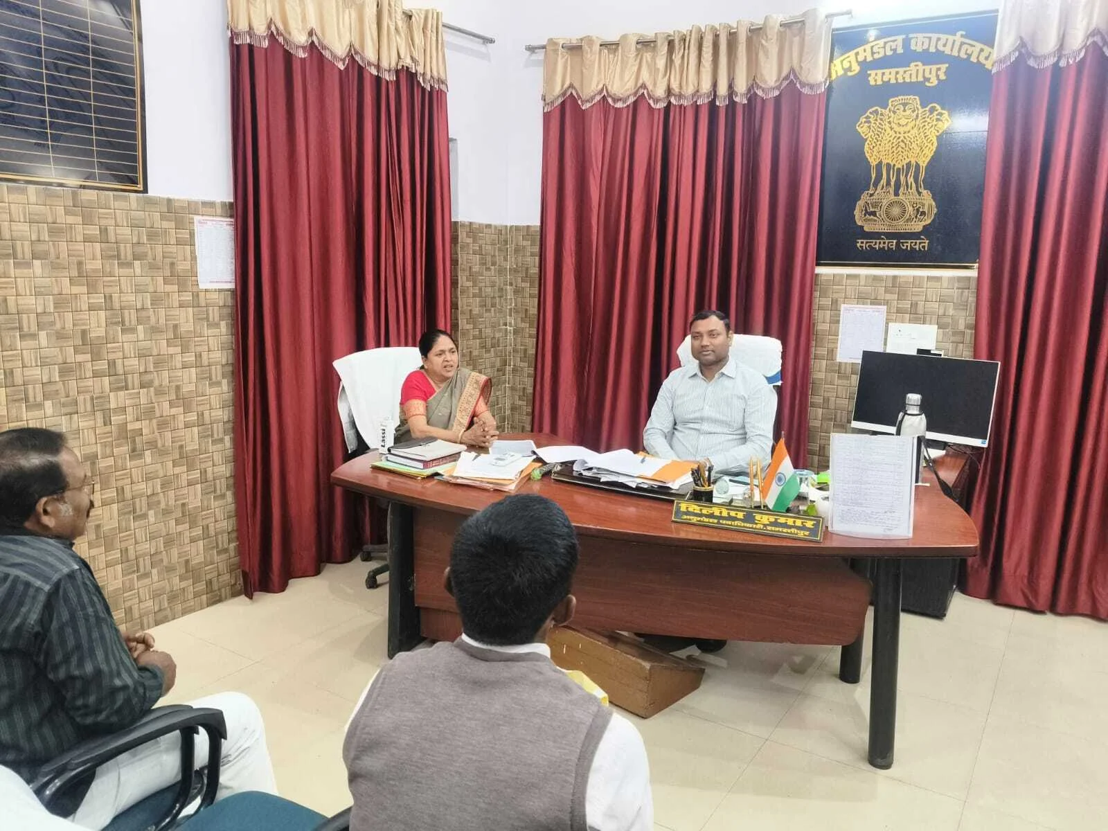 समस्तीपुर: विधायक अश्वमेघ देवी और एसडीओ दिलीप कुमार ने की जनसमस्याओं पर की बड़ी बैठक,जनता की समस्याओं का होगा त्वरित समाधान 4