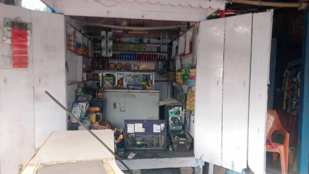 बछवाड़ा के सुरो चौक पर दो दुकानों में भीषण चोरी, नगदी समेत हजारों का सामान ले उड़े चोर 2