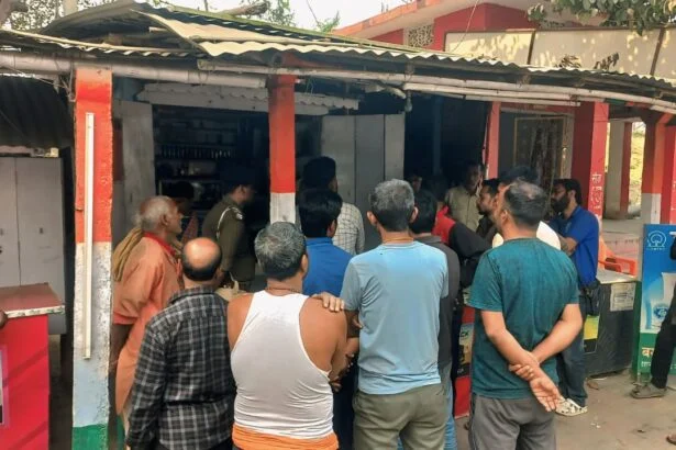 बछवाड़ा के सुरो चौक पर दो दुकानों में भीषण चोरी, नगदी समेत हजारों का सामान ले उड़े चोर 3