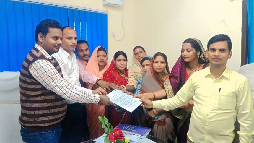 बछवाड़ा प्रखंड प्रमुख के खिलाफ अविश्वास प्रस्ताव, 8 पंचायत समिति सदस्यों ने अंचलाधिकारी को सौंपा आवेदन 1