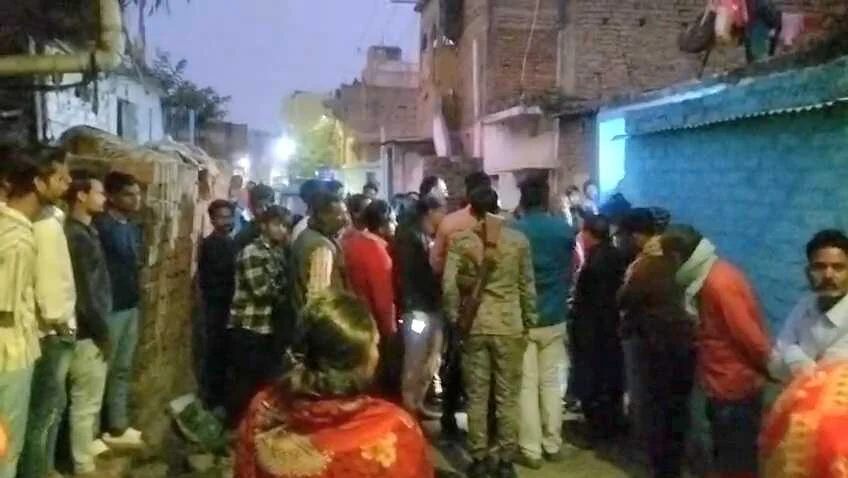 समस्तीपुर: बहादुरपुर मोहल्ले में युवक का फंदे से लटकता मिला शव, इलाके में फैली सनसनी 2