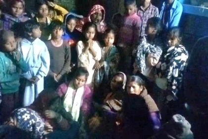 समस्तीपुर: बहादुरपुर मोहल्ले में युवक का फंदे से लटकता मिला शव, इलाके में फैली सनसनी 26