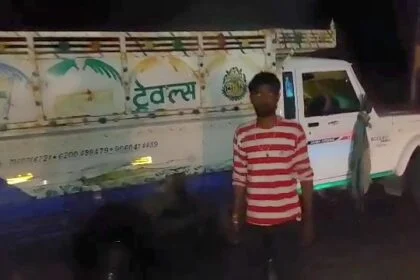 बेगूसराय में बड़ा हादसा टला, टायर फटने से अनियंत्रित ट्रक पिकअप को रौंदते हुए घर में घुसा, चालक घायल 29