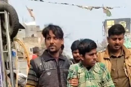 समस्तीपुर: टोटो सवार महिला से मंगलसूत्र छीनकर भाग रहे बदमाश को भीड़ ने दबोचा, किया पुलिस के हवाले 27