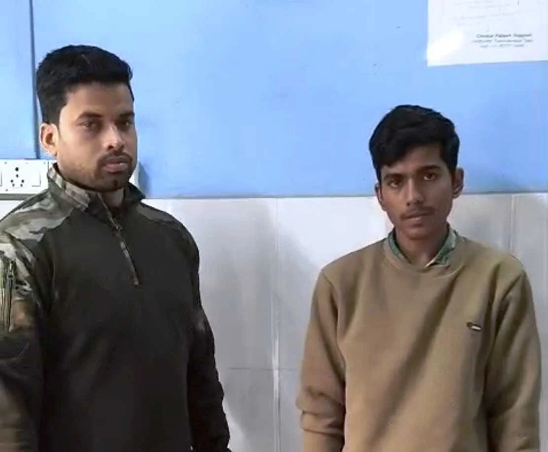 समस्तीपुर: मथुरापुर में झपट्टा मार गिरोह का सदस्य गिरफ्तार, भीड़ ने खदेड़कर पकड़ा, छीना गया मंगलसूत्र बरामद 5