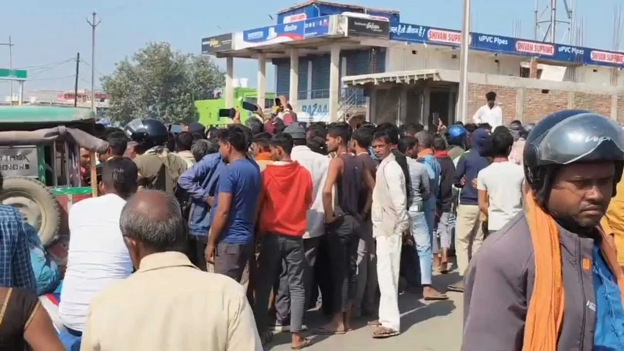 नालंदा में तेज रफ्तार का कहर: अनियंत्रित ट्रक ने 15 वर्षीय छात्रा की ली जान, सड़क जाम कर ग्रामीणों का प्रदर्शन 2