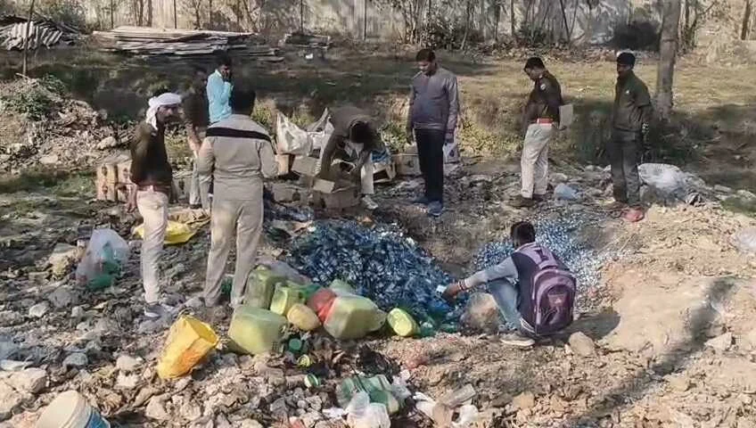 बेगूसराय में शराब माफियाओं पर शिकंजा, उत्पाद विभाग ने 700 लीटर से अधिक शराब पर चलवाया बुलडोजर 2