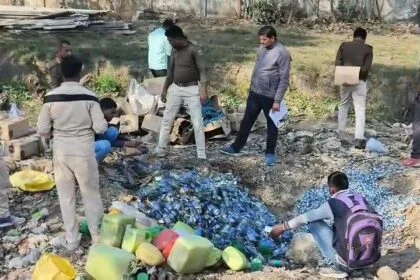 बेगूसराय में शराब माफियाओं पर शिकंजा, उत्पाद विभाग ने 700 लीटर से अधिक शराब पर चलवाया बुलडोजर 20