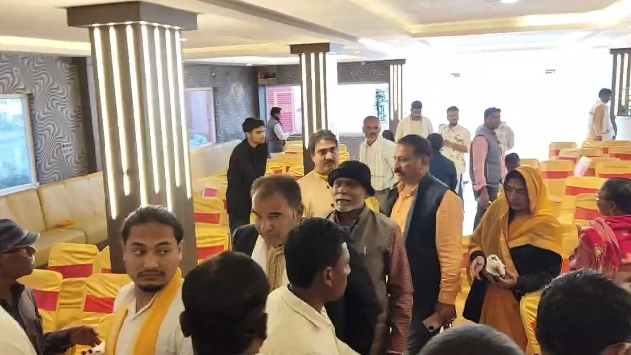 समस्तीपुर जंक्शन पर 'देवदूत' बने RPF दरोगा, मौत के मुंह से खींच निकाला यात्री, 'ऑपरेशन जीवन रक्षा' के तहत बचाई जान 2