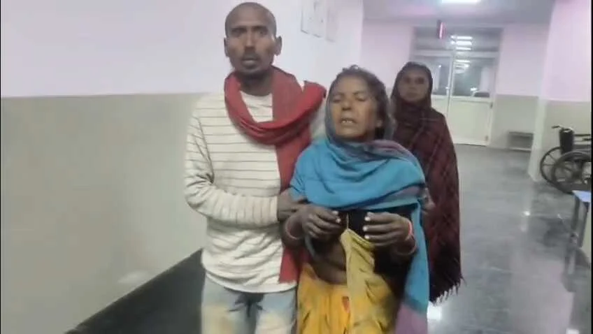 बेगूसराय में महुआ शराब बनाने से रोका तो माफिया ने महिला को बेरहमी से पीटा और धारदार हथियार से किया वार,अधमरी हालत में खेत में फेंका 2