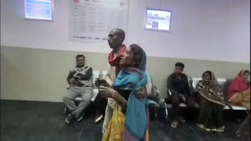 बेगूसराय में महुआ शराब बनाने से रोका तो माफिया ने महिला को बेरहमी से पीटा और धारदार हथियार से किया वार,अधमरी हालत में खेत में फेंका 3