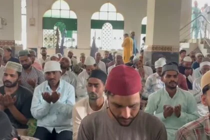 समस्तीपुर: रमजान के पहले जुमे पर मस्जिदों में उमड़ा जनसैलाब, इबादत और अकीदत के साथ अदा की गई नमाज 79