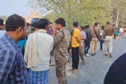 समस्तीपुर: वारिसनगर में भीषण सड़क हादसा, अनियंत्रित बाइक पेड़ से टकराई, एक युवक की मौके पर ही मौत, दो घायल 31