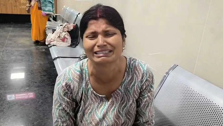 बेगूसराय में निजी बैंक कर्मी का फंदे से लटका मिला शव, परिजनों ने पत्नी पर लगाया हत्या का आरोप 10