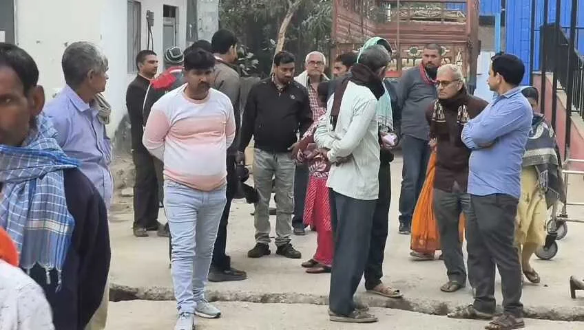 बेगूसराय में निजी बैंक कर्मी का फंदे से लटका मिला शव, परिजनों ने पत्नी पर लगाया हत्या का आरोप 2