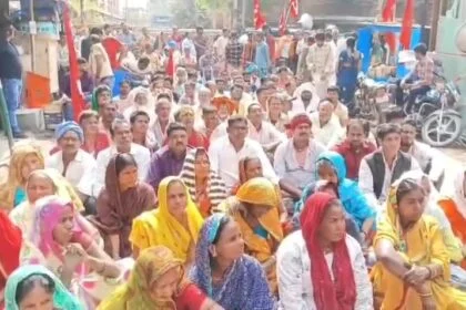 बेगूसराय में फुटकर दुकानदारों का हल्ला बोल: नगर निगम के खिलाफ हड़ताली चौक पर धरना, दी आत्मदाह की चेतावनी 23
