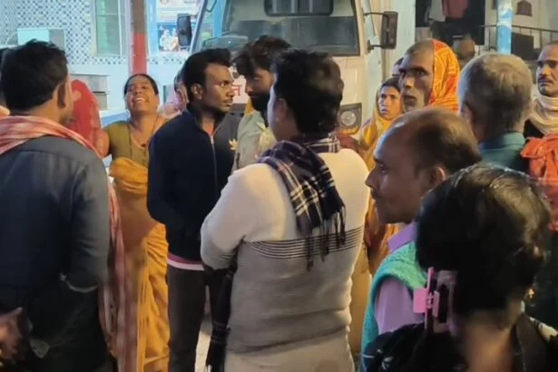 बेगूसराय में भीषण सड़क हादसा: नाश्ता करने जा रहे ठेकेदार की बाइक दुर्घटना में मौत, साथी गंभीर रूप से घायल 1