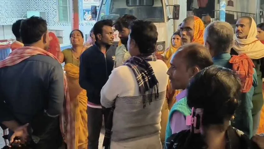 बेगूसराय में भीषण सड़क हादसा: नाश्ता करने जा रहे ठेकेदार की बाइक दुर्घटना में मौत, साथी गंभीर रूप से घायल 6