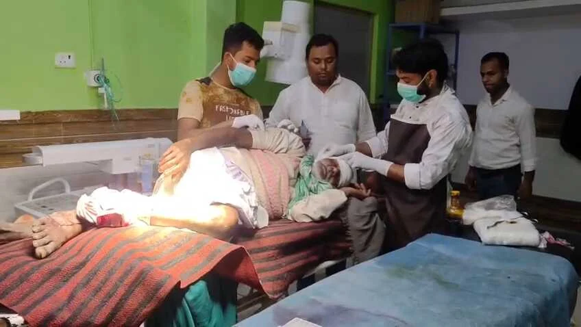 सड़क हादसा: रोसड़ा-बेगूसराय मार्ग पर टेंपो और पिकअप की जोरदार टक्कर, 1 की मौत, 8 लोग बुरी तरह घायल,अस्पताल में भर्ती 1