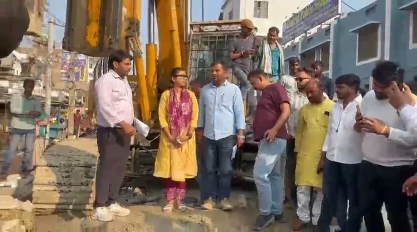 समस्तीपुर: भोला टॉकीज आरओबी का काम देख बोलीं सांसद शांभवी- 'गुणवत्ता से समझौता बर्दाश्त नहीं' 3