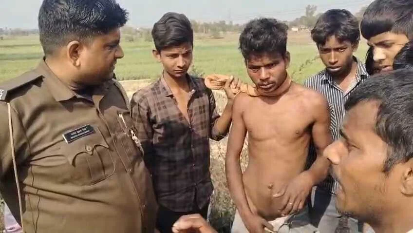 नालंदा: रहुई थाना क्षेत्र इलाके में चोरी करते रंगेहाथ पकड़ा गया चोर , डायल 112 ने भीड़ से छुड़ाया, ई-रिक्शा पर चढ़कर गहने चुराए, शोर मचते ही आरोपी धराया, हुई चोर की पिटाई 1