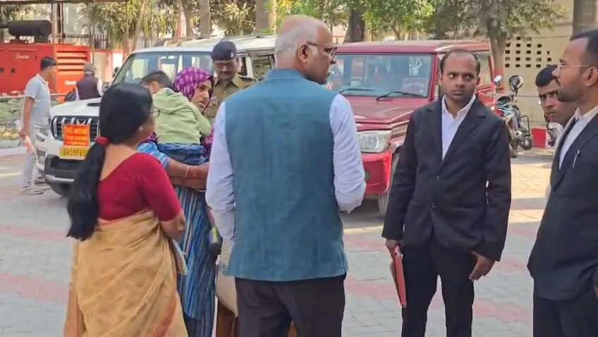 बेगूसराय में सनसनीखेज मामला: व्हाट्सएप पर 'तीन तलाक' देकर पति ने तोड़ा रिश्ता, महिला आयोग ने लिया संज्ञान 4