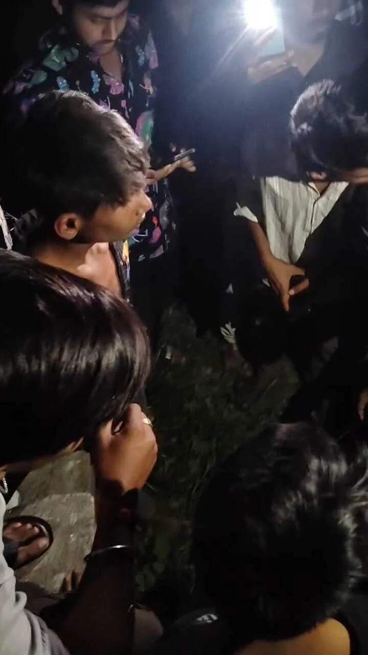 समस्तीपुर: चोरी के शक में किशोर को खंभे से बांधा, भीड़ ने की पूछताछ, डायल-112 ने पहुंचकर छुड़ाया 4