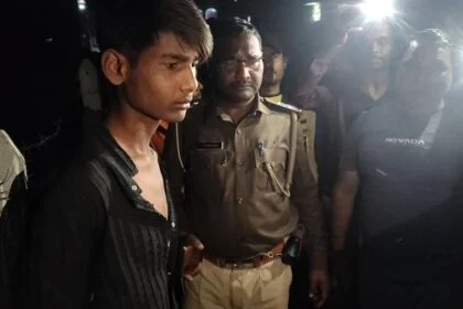 समस्तीपुर: चोरी के शक में किशोर को खंभे से बांधा, भीड़ ने की पूछताछ, डायल-112 ने पहुंचकर छुड़ाया 55