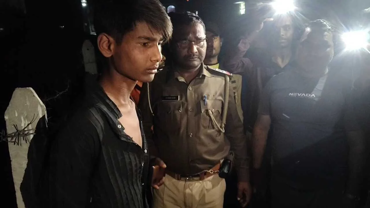 समस्तीपुर: चोरी के शक में किशोर को खंभे से बांधा, भीड़ ने की पूछताछ, डायल-112 ने पहुंचकर छुड़ाया 4