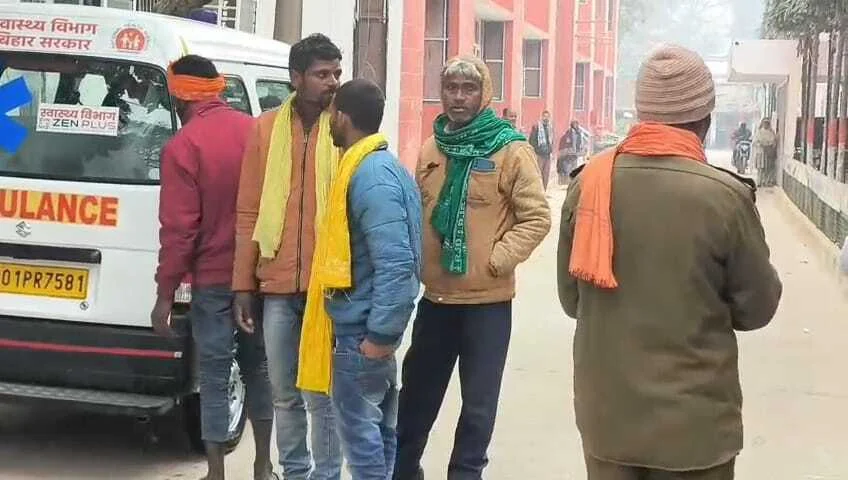 बेगूसराय में साइकिल सवार को बचाने के चक्कर में पलटा टेंपो, हादसे में 24 वर्षीय चालक की मौके पर दर्दनाक मौत 1