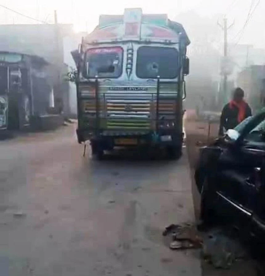 समस्तीपुर में तेज रफ्तार ट्रक और ऑल्टो की भीषण भिड़ंत, कई लोग गंभीर रूप से घायल 1