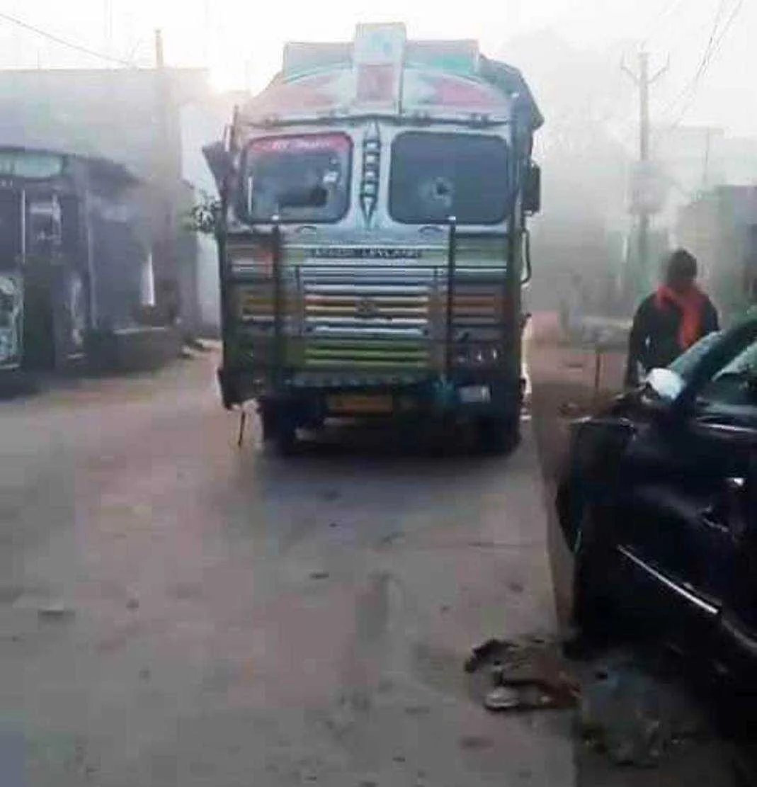 समस्तीपुर में तेज रफ्तार ट्रक और ऑल्टो की भीषण भिड़ंत, कई लोग गंभीर रूप से घायल 6