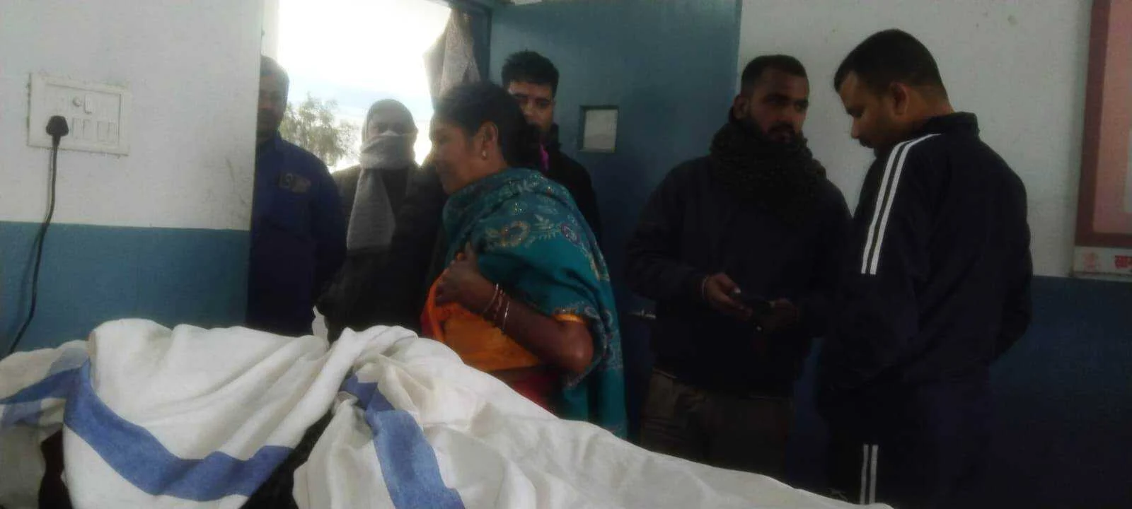 बेगूसराय: सगे भाई ने जिसे पहचानने से किया इनकार, बहन ने उसे ही अस्पताल में पहचाना; चकिया मर्डर केस का नामजद आरोपी अचेत मिला 2