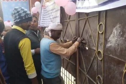 बेगूसराय में इंटर परीक्षा केंद्र पर देर से पहुंची छात्रा को ताला तोड़कर लोगों ने कराया प्रवेश, केन्द्राधीक्षक ने किया बाहर, फूट-फूटकर रोई परीक्षार्थी 24