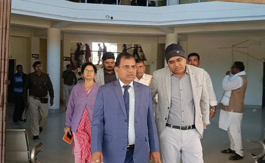 जिलाधिकारी बेगूसराय श्रीकांत शास्त्री का बछवाड़ा दौरा: विकास कार्यों की समीक्षा की, लेकिन आम जनता की अनसुनी की कसक रही बरकरार 1