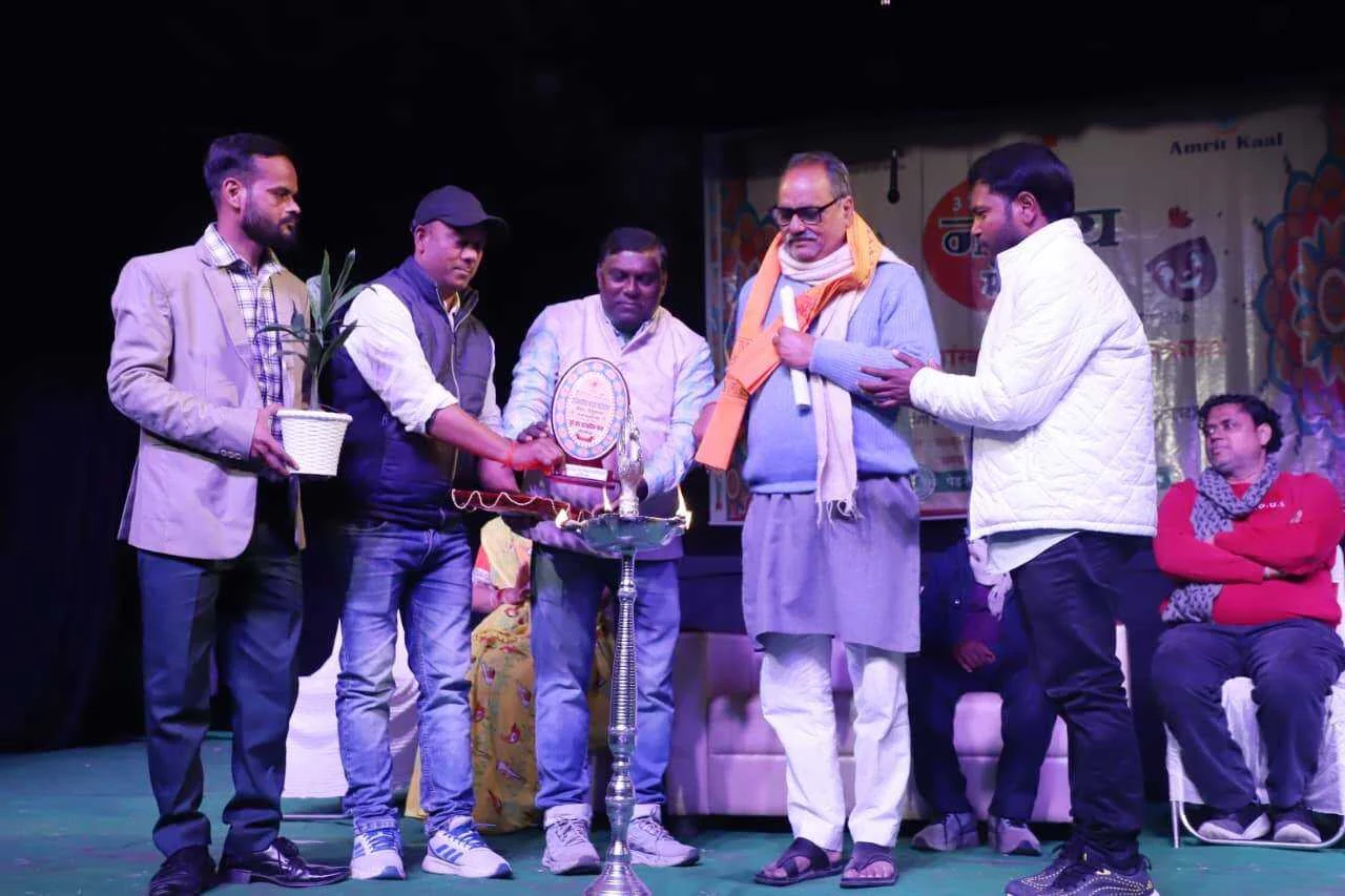 बीहट में नाट्य महोत्सव: 'पश्मीना' ने दर्शकों को रुलाया, तो 'ताग-पाट' ने भोजपुरी लोक संस्कृति से कराया रूबरू 2