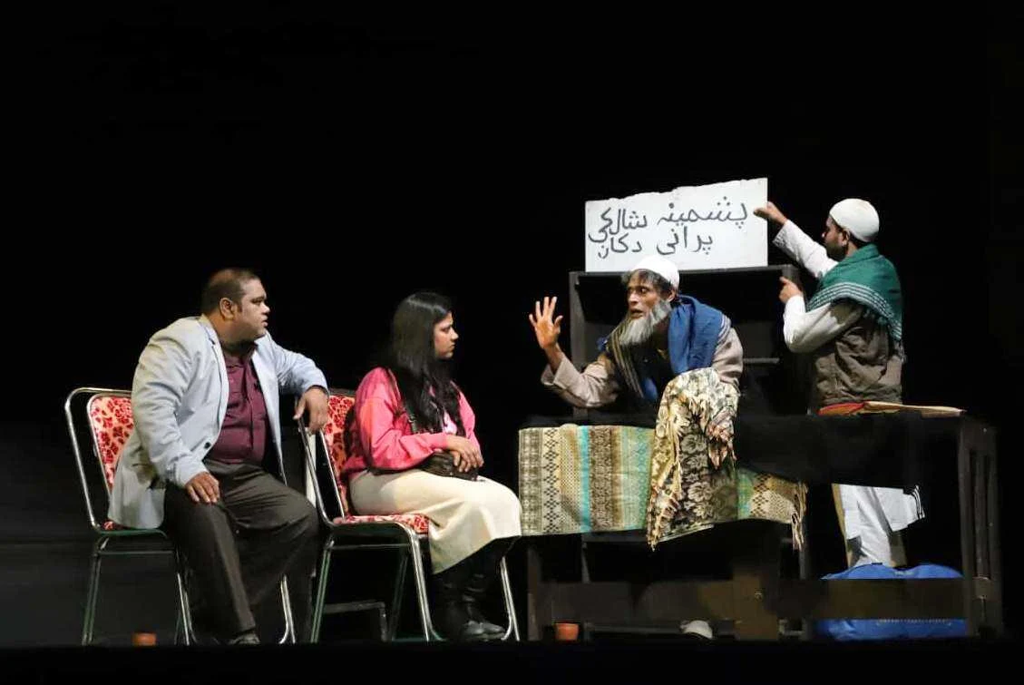 बीहट में नाट्य महोत्सव: 'पश्मीना' ने दर्शकों को रुलाया, तो 'ताग-पाट' ने भोजपुरी लोक संस्कृति से कराया रूबरू 9