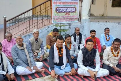 बछवाड़ा में धान खरीद न होने से आक्रोशित किसानों का अनिश्चितकालीन अनशन शुरू, दुसरे दिन प्रखंड मुख्यालय पर जलाएंगे धान 29