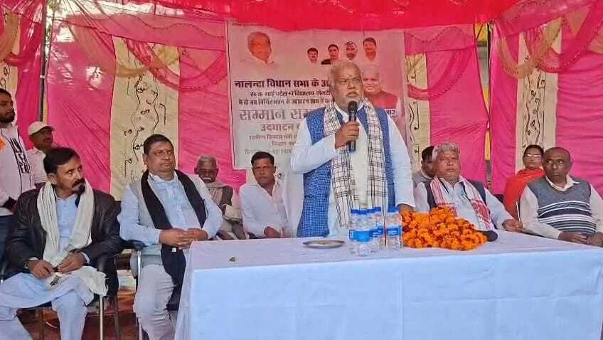 महंगी गाड़ी विवाद पर बोले श्रवण कुमार: “मुख्यमंत्री की सुरक्षा सर्वोपरि” “लालटेन युग की सोच वाले क्या विकास की बात करेंगे, विपक्ष की सोच को बताया ‘लालटेन युग का’ 1