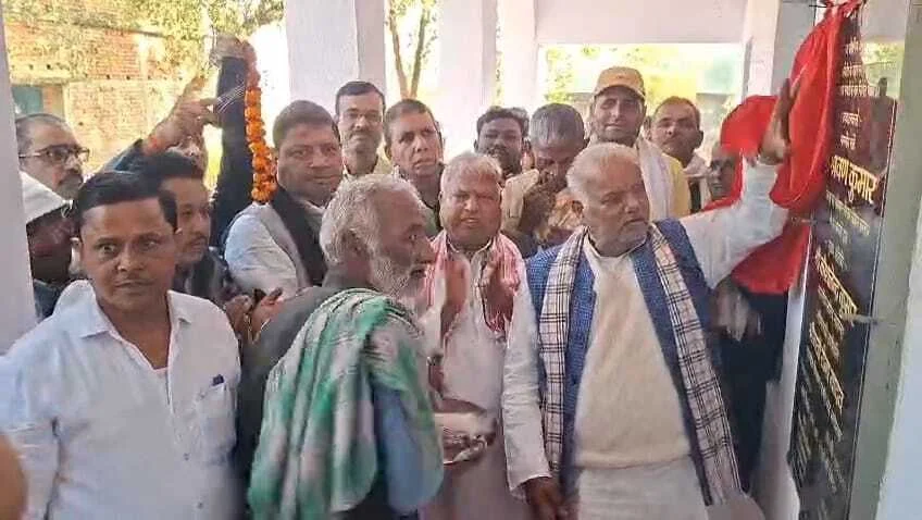 महंगी गाड़ी विवाद पर बोले श्रवण कुमार: “मुख्यमंत्री की सुरक्षा सर्वोपरि” “लालटेन युग की सोच वाले क्या विकास की बात करेंगे, विपक्ष की सोच को बताया ‘लालटेन युग का’ 2