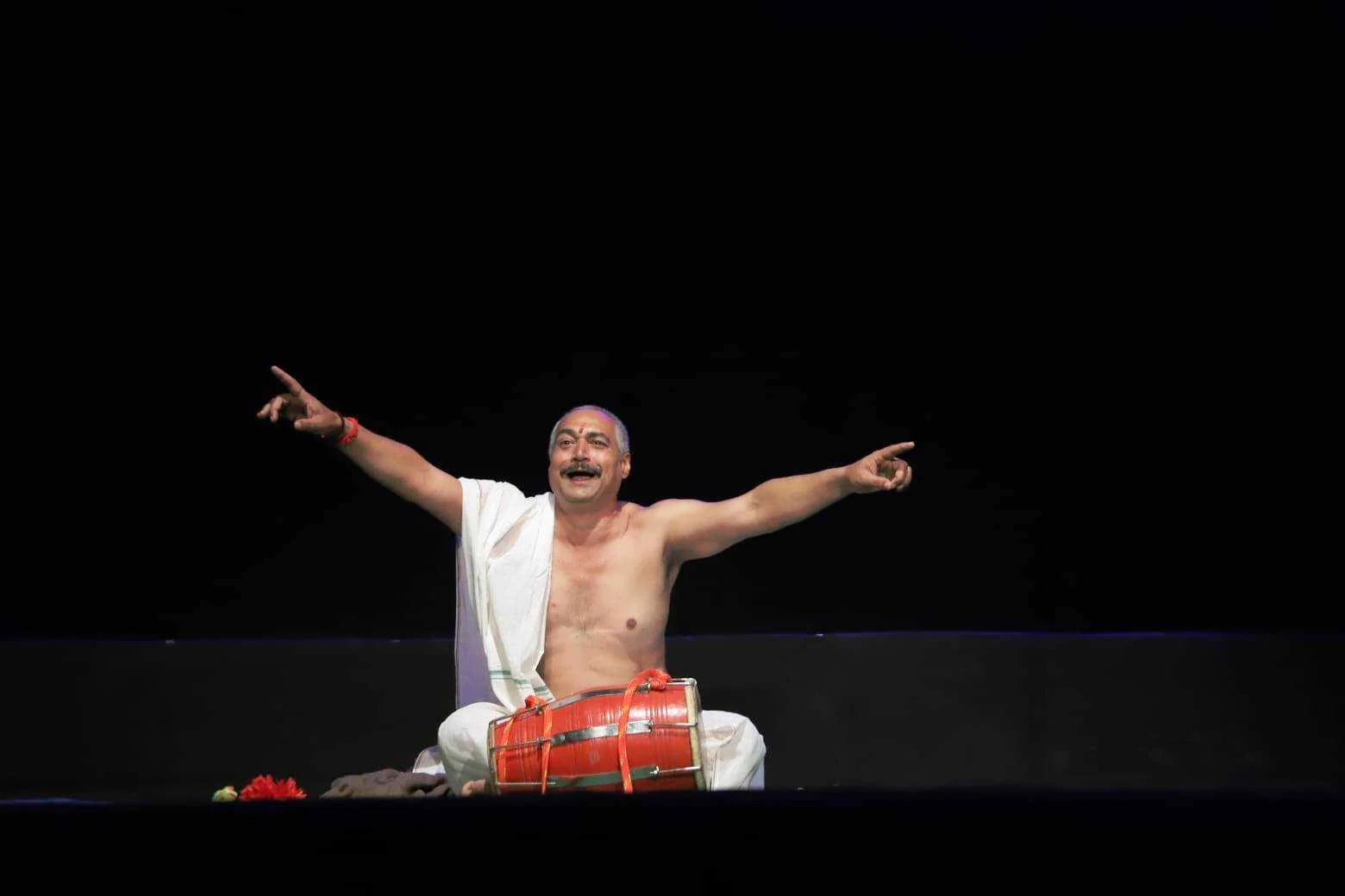 बीहट नाट्य महोत्सव का भव्य समापन: 'विपद ढोलकिया' और 'पंचलाइट' के मंचन ने दर्शकों को किया मंत्रमुग्ध 4