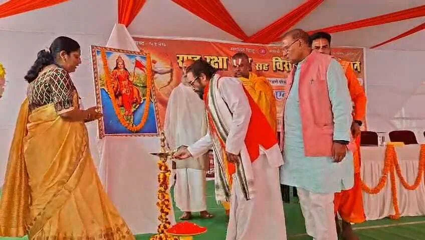 हिन्दू सम्मेलन मे पूज्य रामानुजचार्य का व्यान : कहा हिंदू बहुसंख्यक रहेंगे तभी सुरक्षित रहेगा संविधान, अल्पसंख्यक हुए तो देश की पहचान पर संकट” हिंदू समाज को जागरूक होने का आह्वान 2