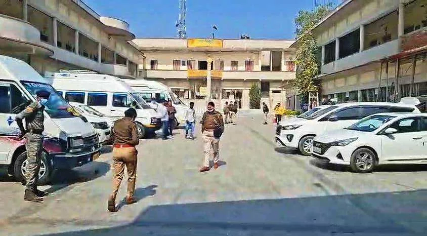 नालंदा: राजगीर की धर्मशाला में फंदे से लटके मिले 4 पर्यटकों के शव, इलाके में हड़कंप 1