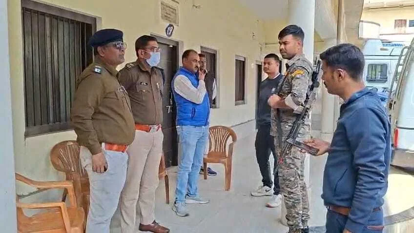 नालंदा: राजगीर की धर्मशाला में फंदे से लटके मिले 4 पर्यटकों के शव, इलाके में हड़कंप 3